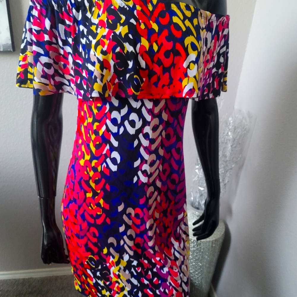 Sexy off the shoulder Trina Turk stretch dress